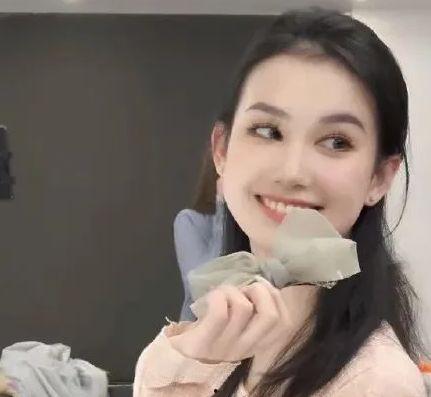 吃瓜网红歌手,揭秘吃瓜网红歌手的星光之路  第2张